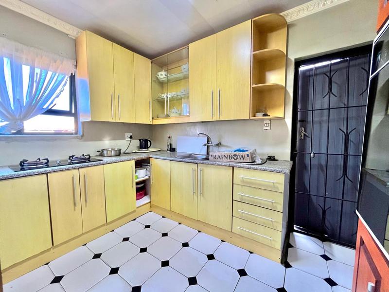 2 Bedroom Property for Sale in Pelikan Park Western Cape